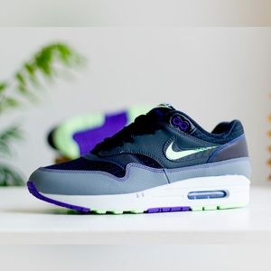 Nike AirMax 1 Future Swoosh